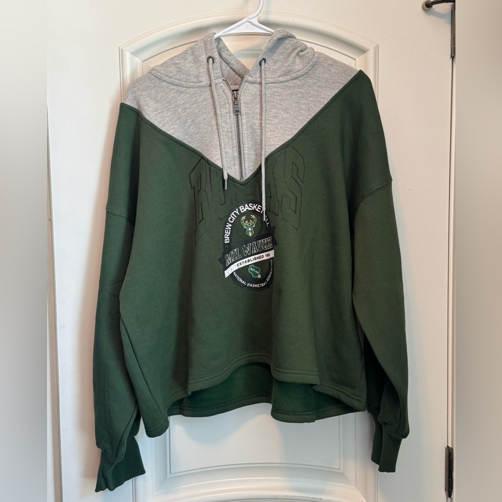 Milwaukee Bucks Women’s Color Blocked Quarter Zip Hoodie by Erin Andrews NWT